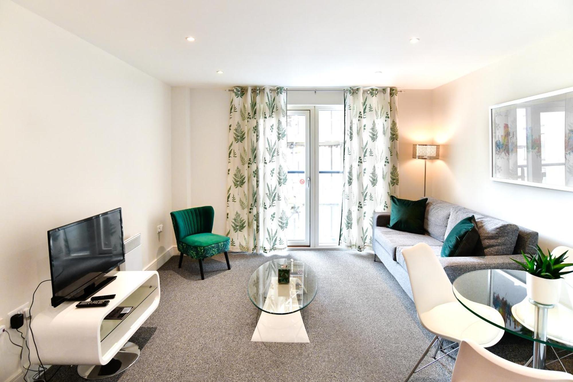 Stunning View 1 Bed With Parking Swansea