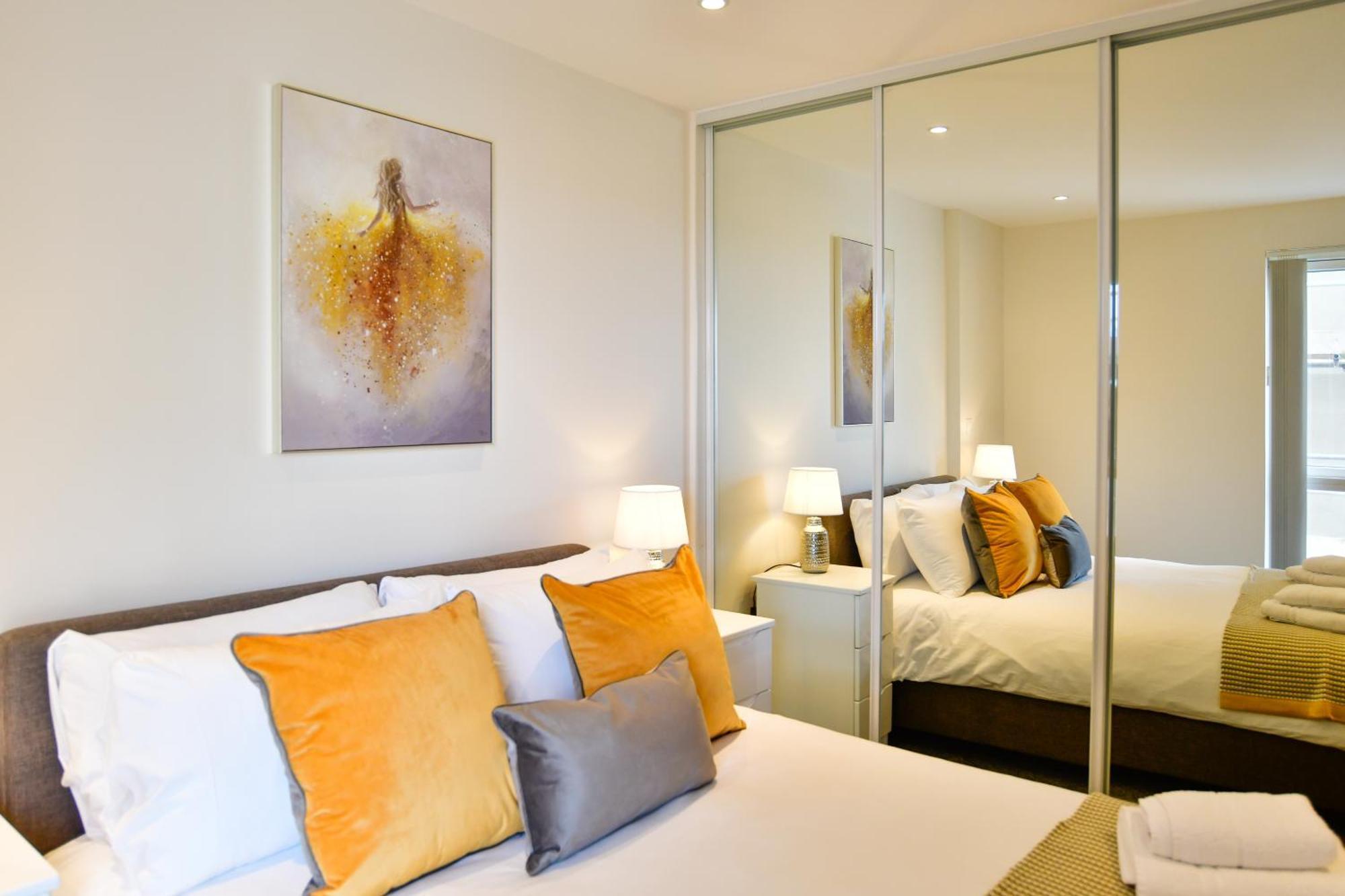 Apartment Stunning View 1 Bed With Parking *
